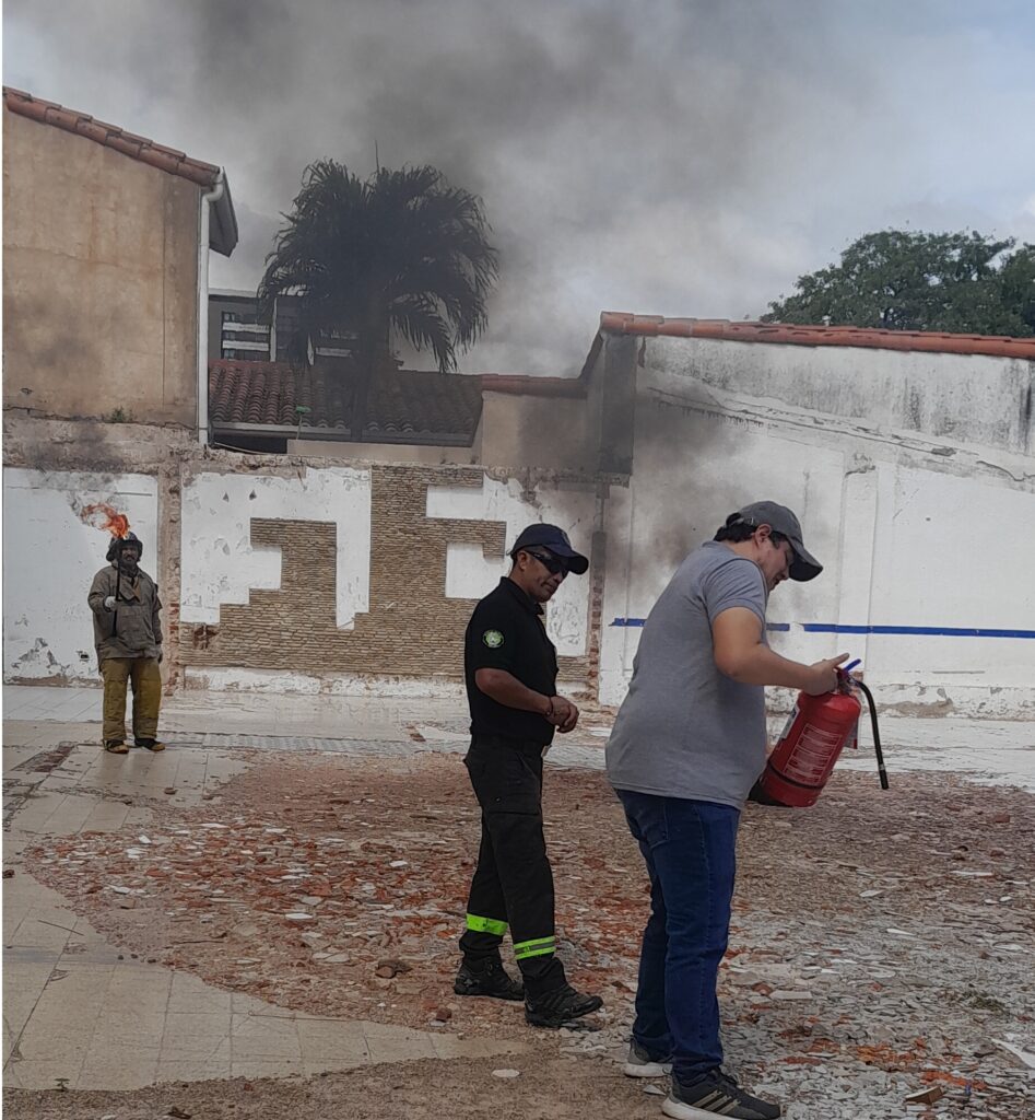 USO DE EXTINTORES