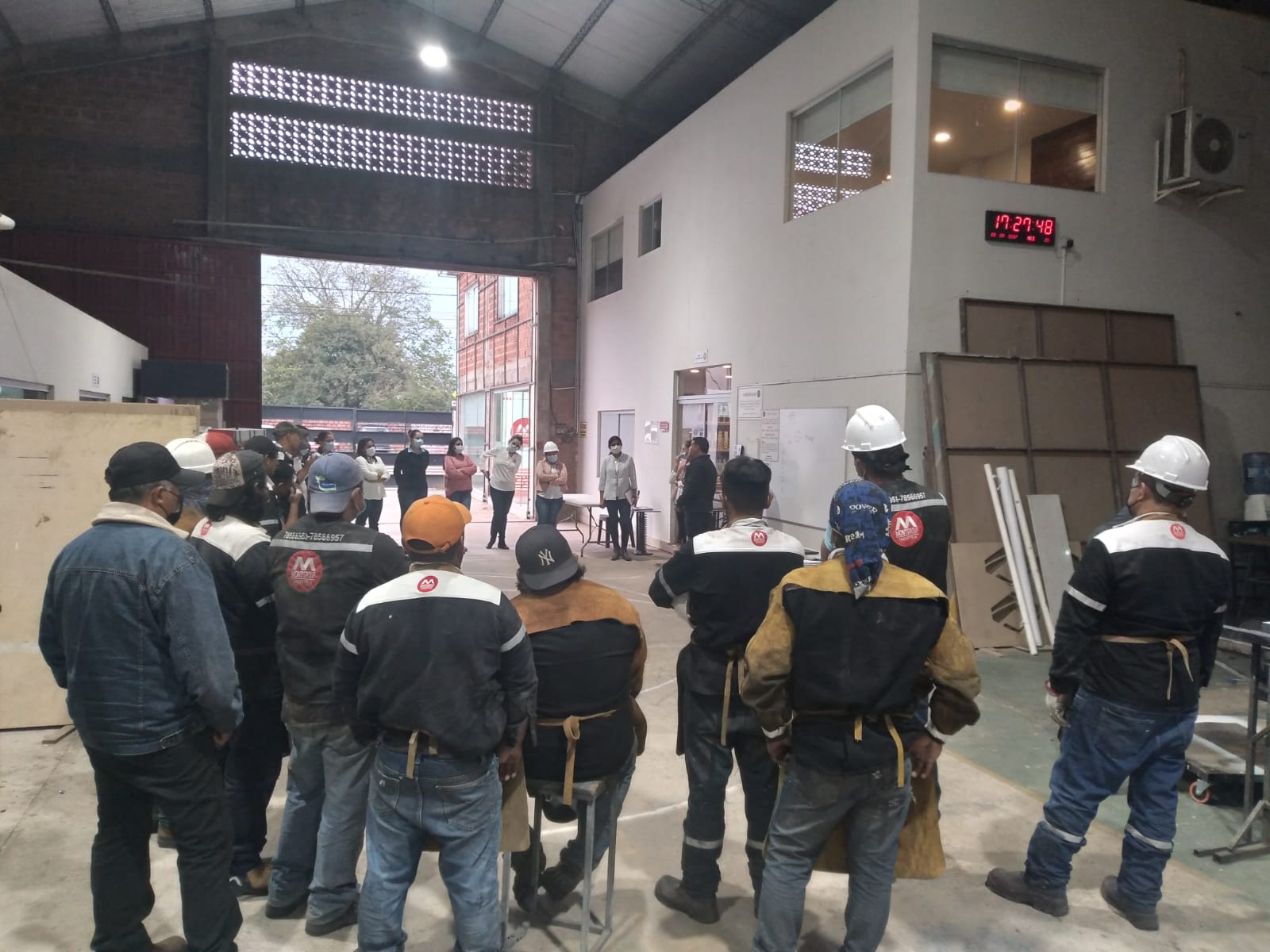 CAPACITACIÓN DE USO Y MANEJO DE EXTINTORES -MONTGROUP